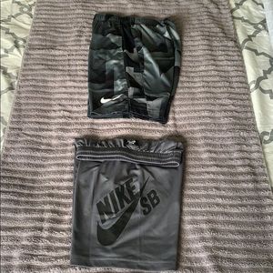 2 pairs of Nike shorts